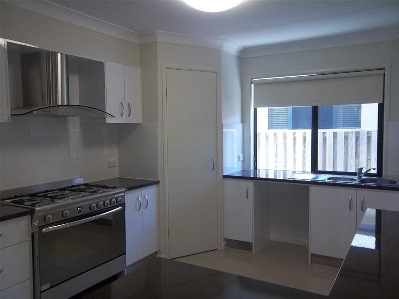 27 Angelia Lane, Merrimac QLD 4226