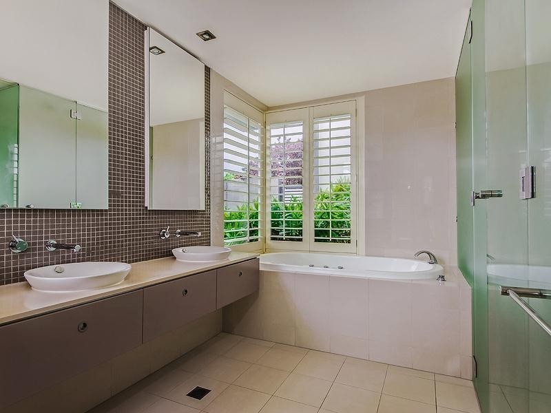 737 Peninsula Dr, “The Glades”, Robina QLD 4226