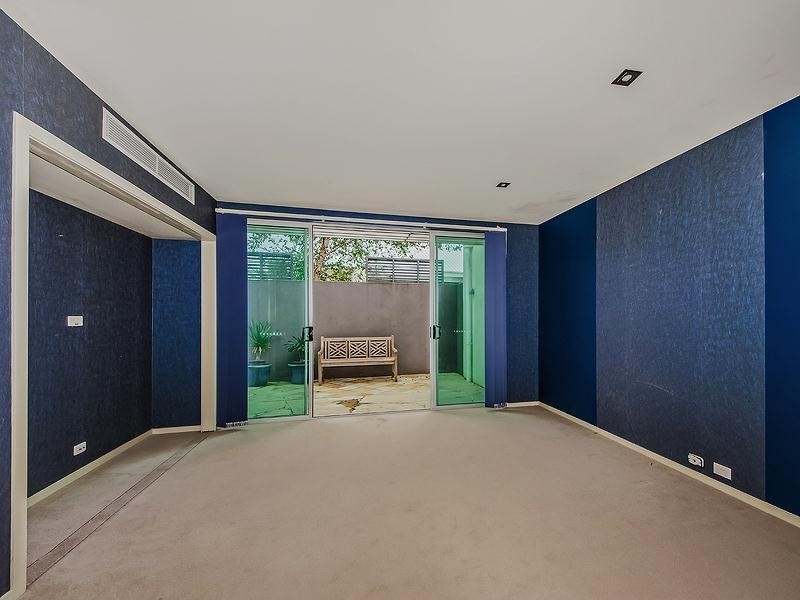 737 Peninsula Dr, “The Glades”, Robina QLD 4226