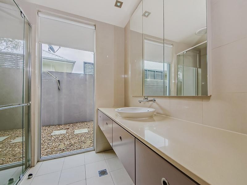 737 Peninsula Dr, “The Glades”, Robina QLD 4226