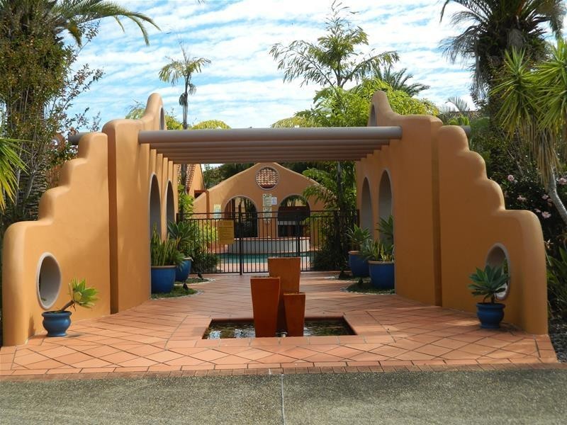 16/8 Woody Views Way, Robina QLD 4226