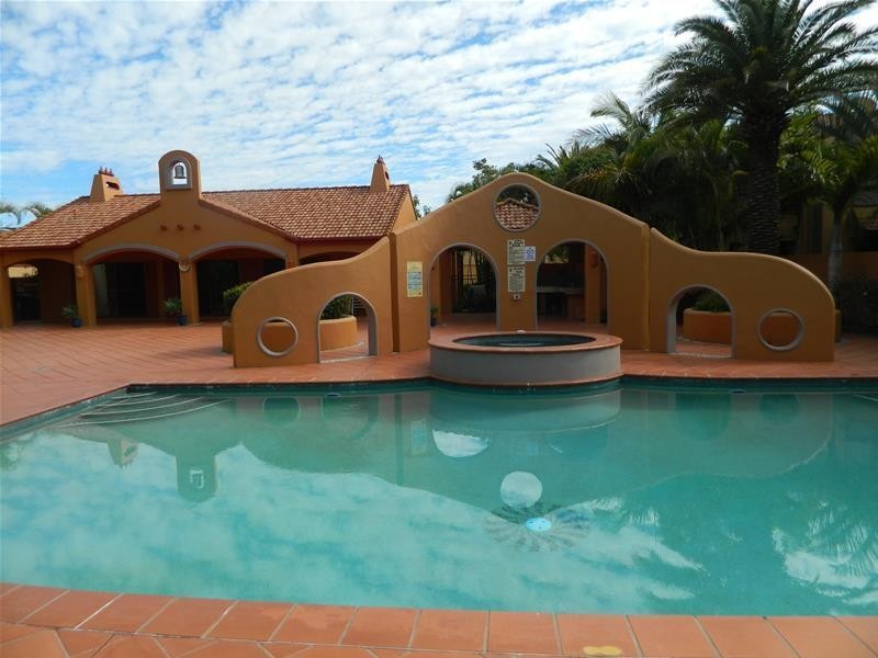 16/8 Woody Views Way, Robina QLD 4226