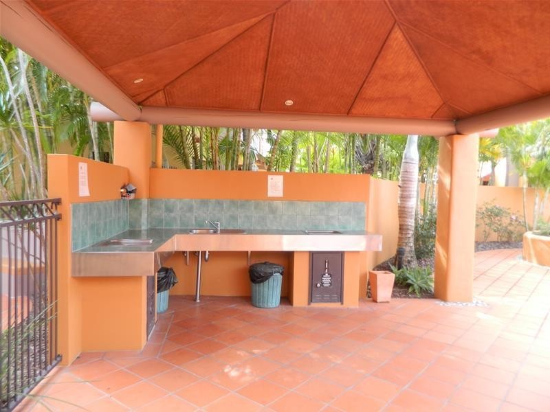 16/8 Woody Views Way, Robina QLD 4226