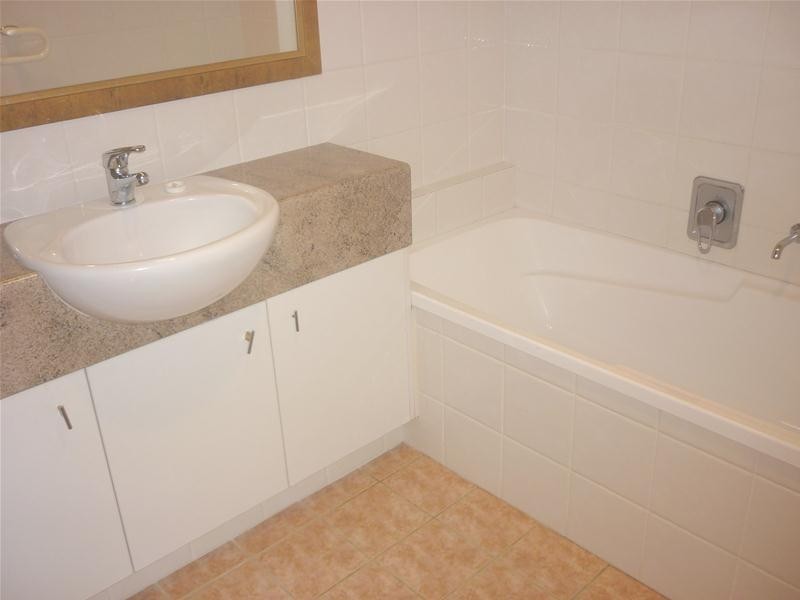 16 Elfin Street, Robina QLD 4226