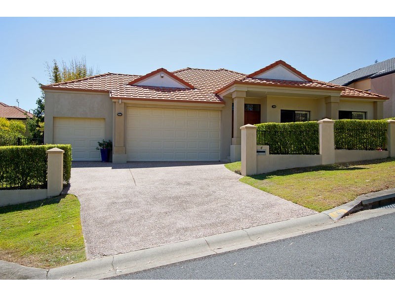 4 Mulgrave Crescent, Varsity Lakes QLD 4227