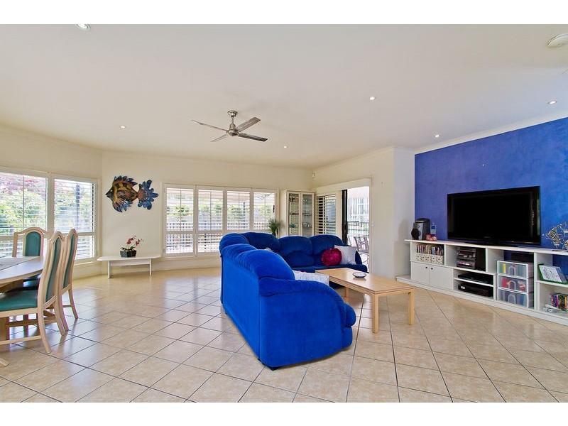 4 Mulgrave Crescent, Varsity Lakes QLD 4227