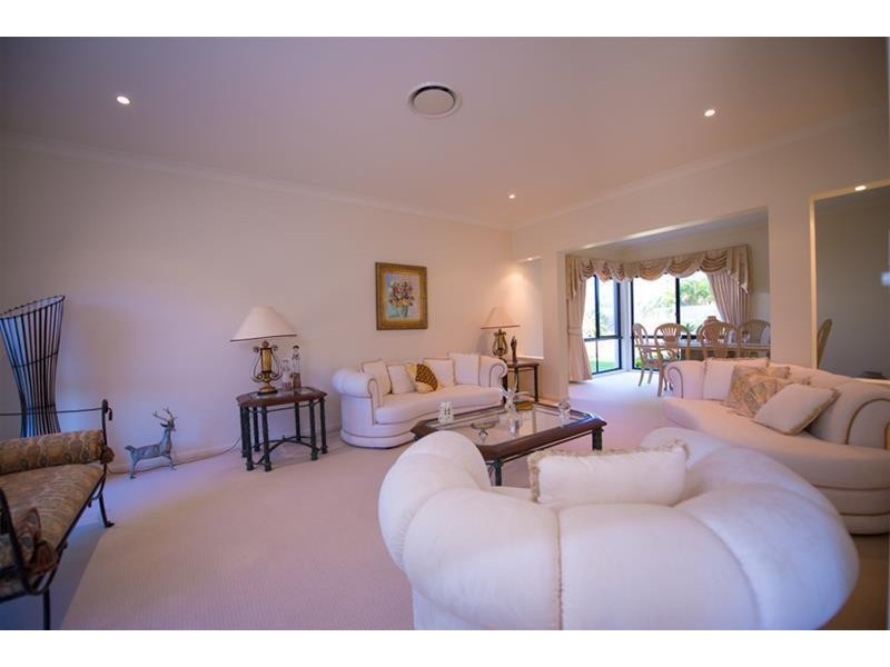 77 Edinburgh Road, Benowa QLD 4217