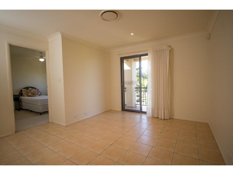 77 Edinburgh Road, Benowa QLD 4217