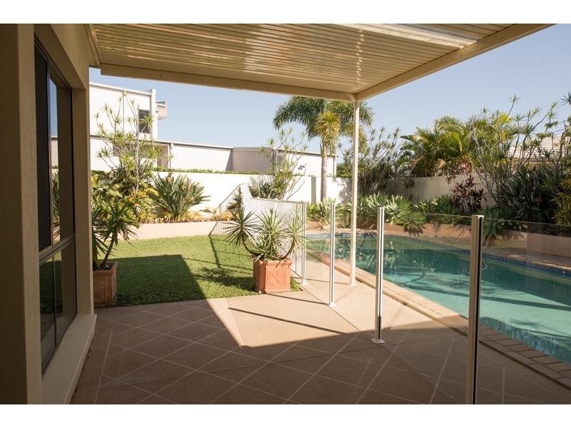 77 Edinburgh Road, Benowa QLD 4217