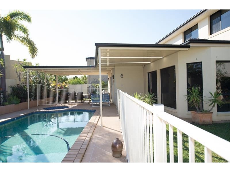 77 Edinburgh Road, Benowa QLD 4217