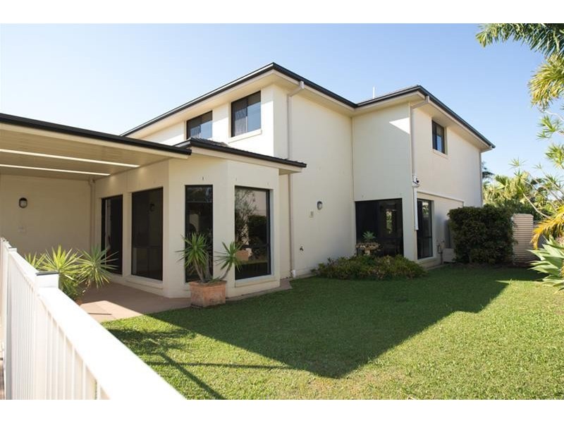 77 Edinburgh Road, Benowa QLD 4217