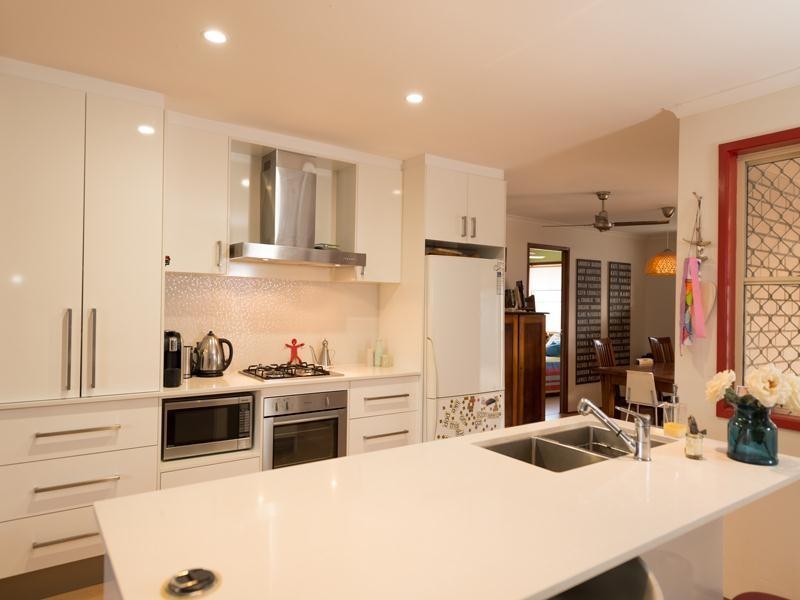 10 Leesa Court, Highland Park QLD 4211