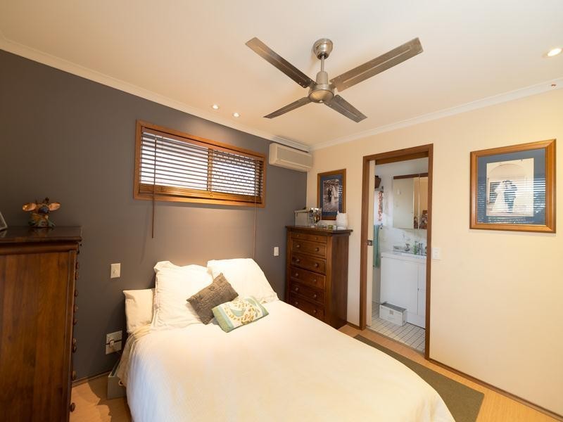 10 Leesa Court, Highland Park QLD 4211