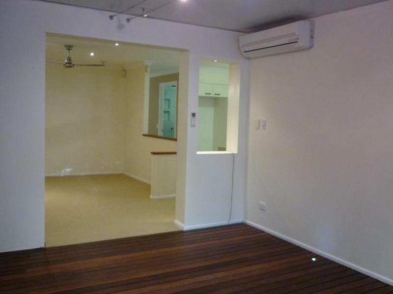 1/5 Woodgate Court, Paradise Point QLD 4216