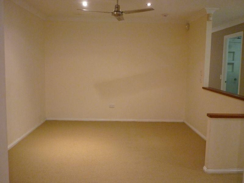 1/5 Woodgate Court, Paradise Point QLD 4216