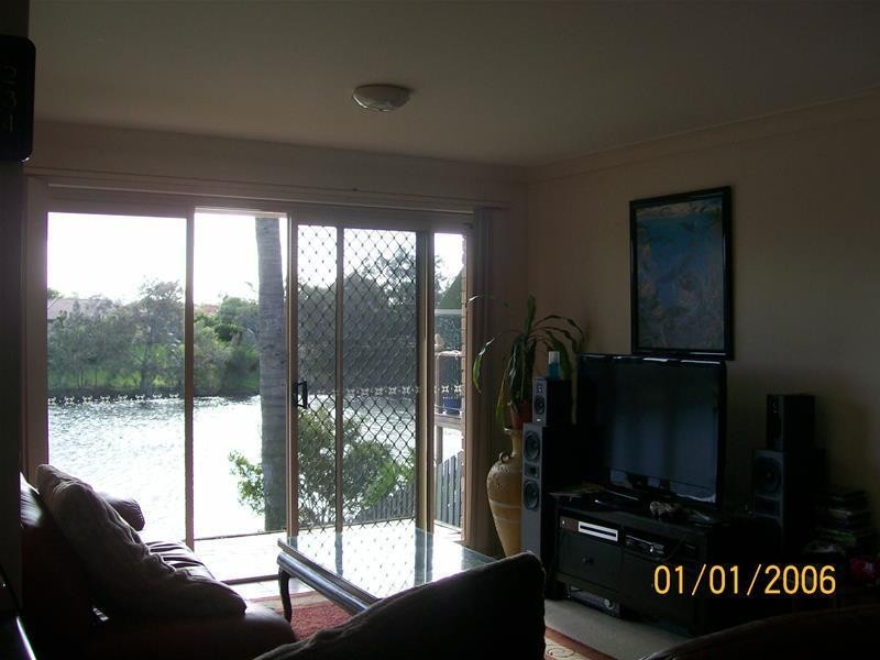 8/3 Lowood Court, Varsity Lakes QLD 4227