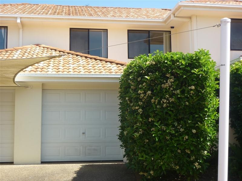 2/323 Christine Avenue, Varsity Lakes QLD 4227