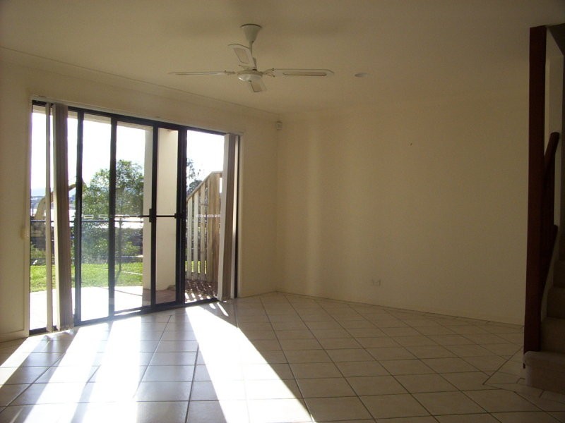 2/323 Christine Avenue, Varsity Lakes QLD 4227