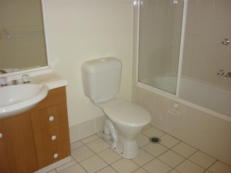 2/323 Christine Avenue, Varsity Lakes QLD 4227