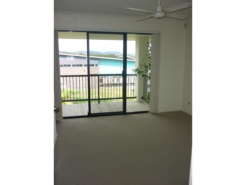 2/323 Christine Avenue, Varsity Lakes QLD 4227