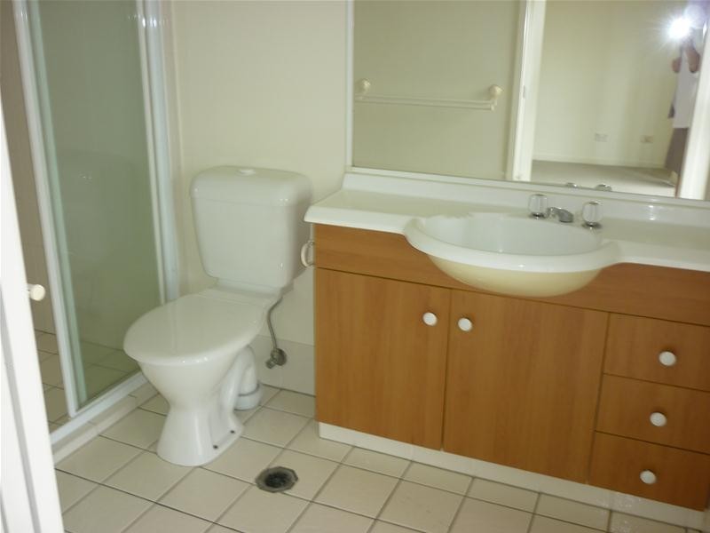 2/323 Christine Avenue, Varsity Lakes QLD 4227