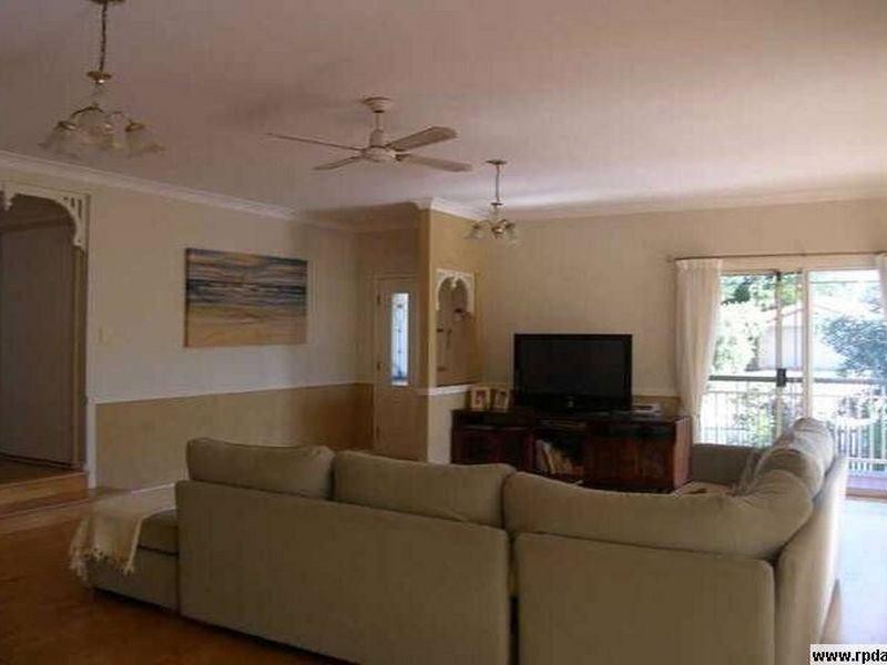 11 Boreen Court, Helensvale QLD 4212