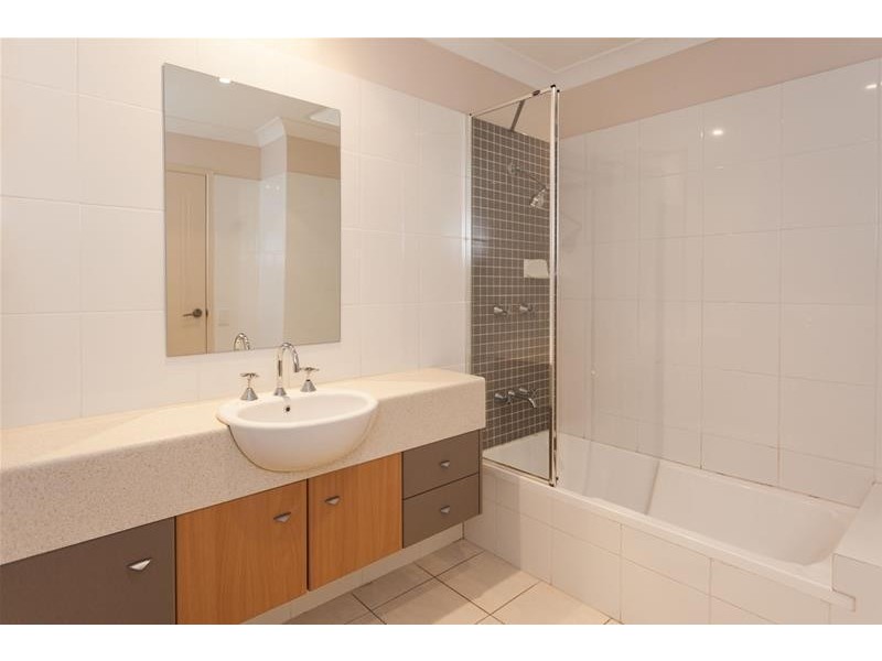 21B Geraldton Drive, Robina QLD 4226