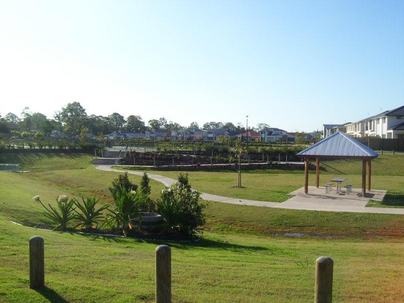 23 Marks Drive, Varsity Lakes QLD 4227