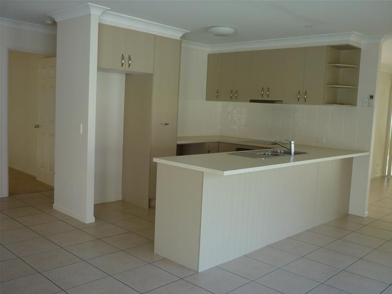 23 Marks Drive, Varsity Lakes QLD 4227