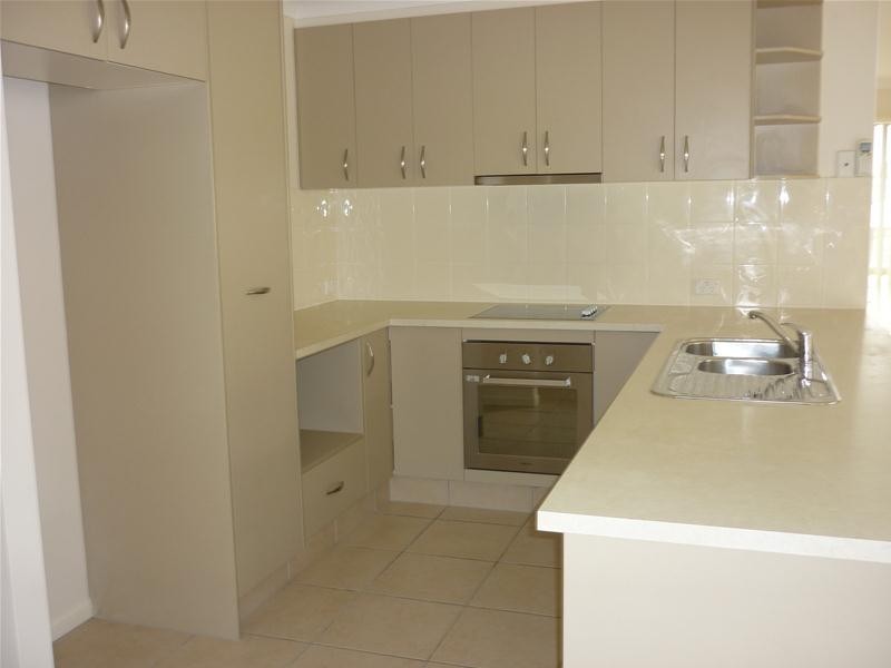 23 Marks Drive, Varsity Lakes QLD 4227