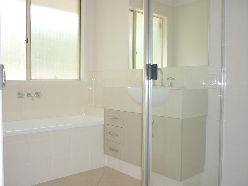 23 Marks Drive, Varsity Lakes QLD 4227