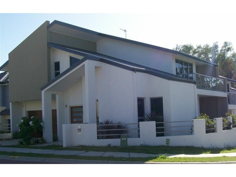 1/16 Moyenne Crescent, Varsity Lakes QLD 4227