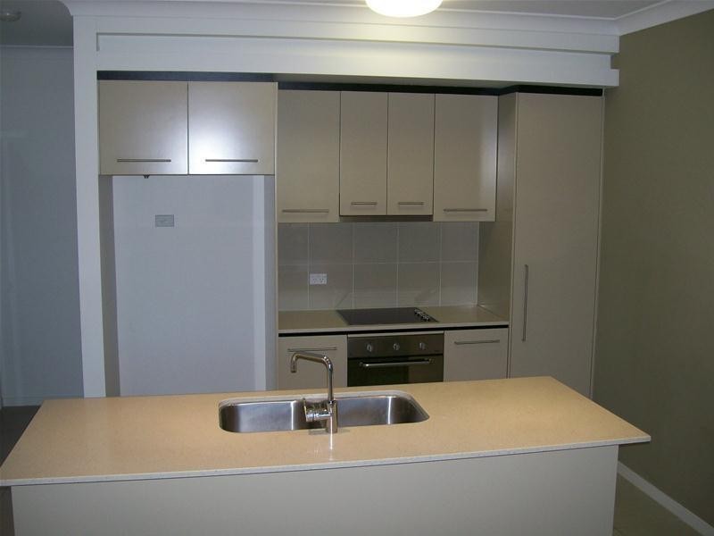 1/16 Moyenne Crescent, Varsity Lakes QLD 4227