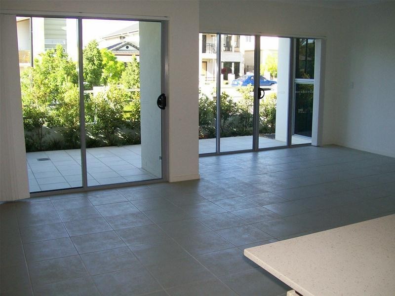 1/16 Moyenne Crescent, Varsity Lakes QLD 4227