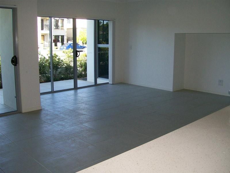 1/16 Moyenne Crescent, Varsity Lakes QLD 4227