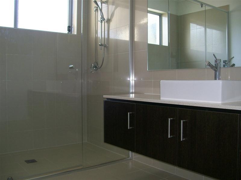 1/16 Moyenne Crescent, Varsity Lakes QLD 4227