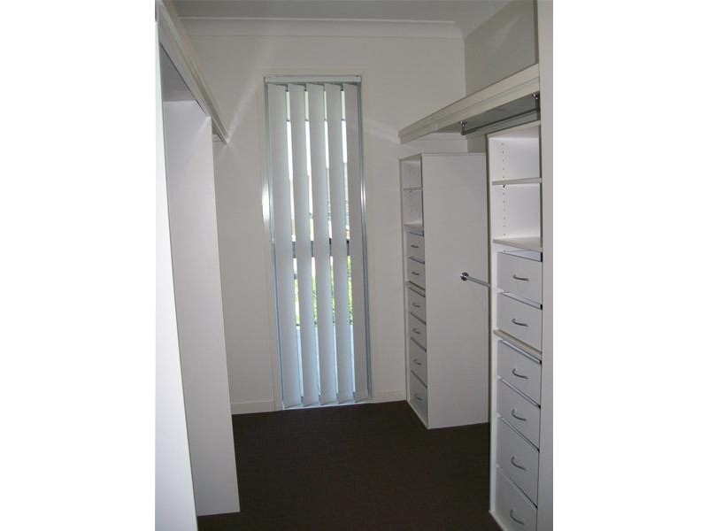 1/16 Moyenne Crescent, Varsity Lakes QLD 4227