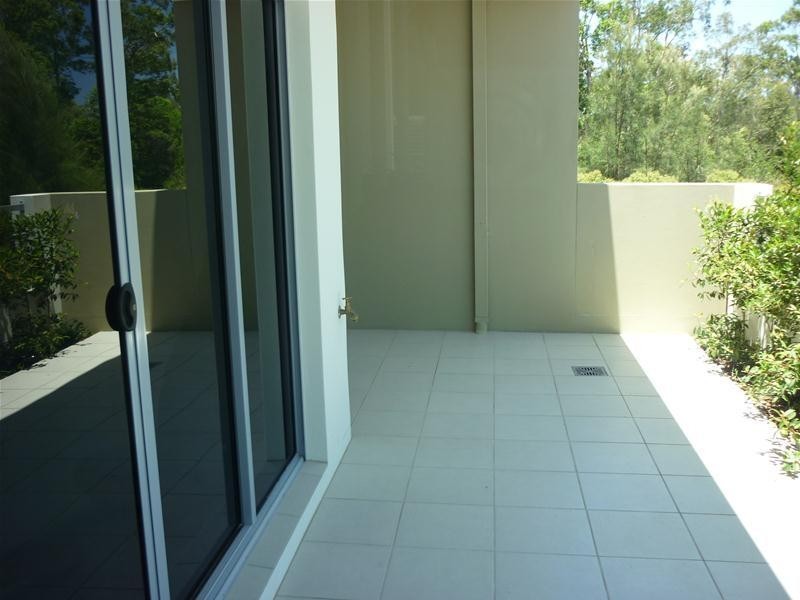 1/16 Moyenne Crescent, Varsity Lakes QLD 4227