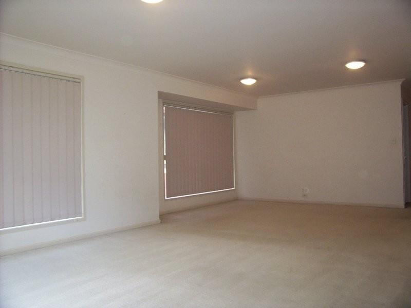 4 Queen Charlotte Court, Mudgeeraba QLD 4213