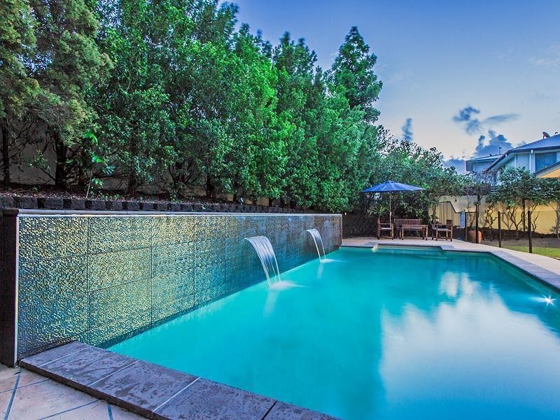 4 Corvus Way, Robina QLD 4226