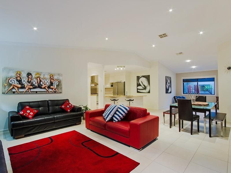 4 Corvus Way, Robina QLD 4226