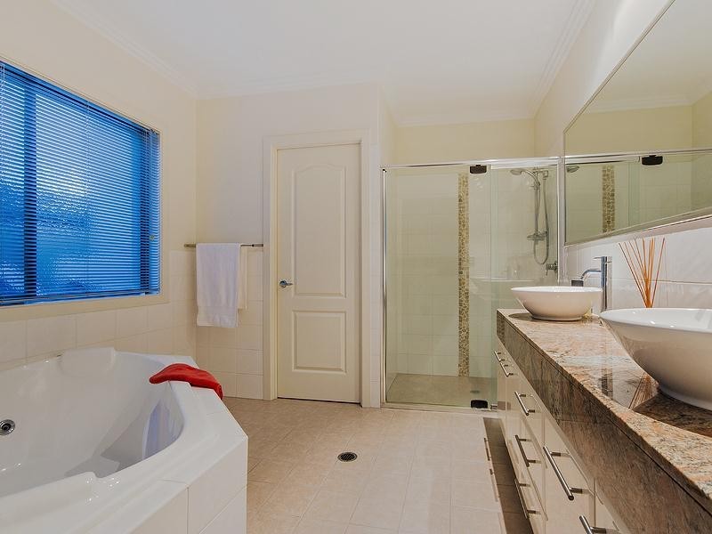 4 Corvus Way, Robina QLD 4226