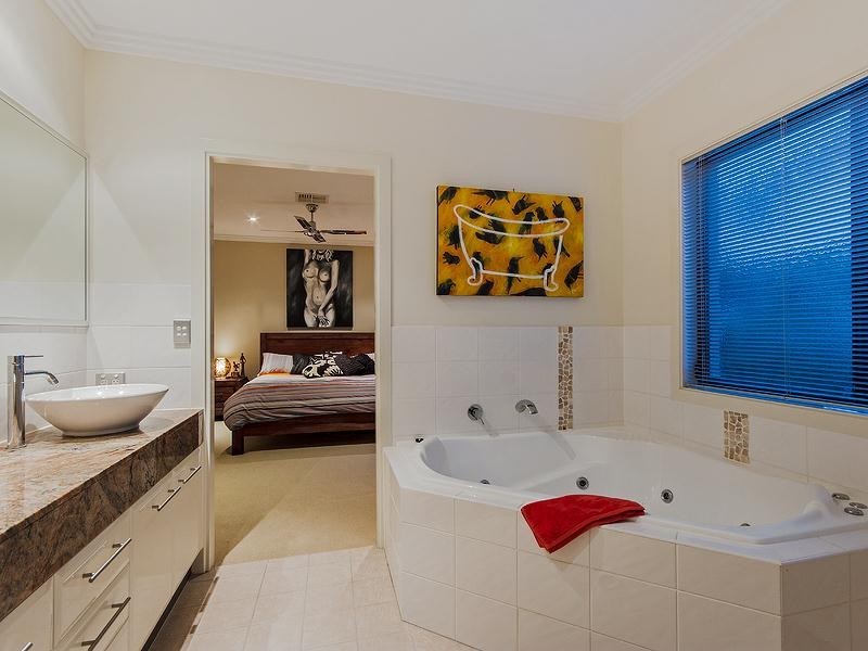 4 Corvus Way, Robina QLD 4226