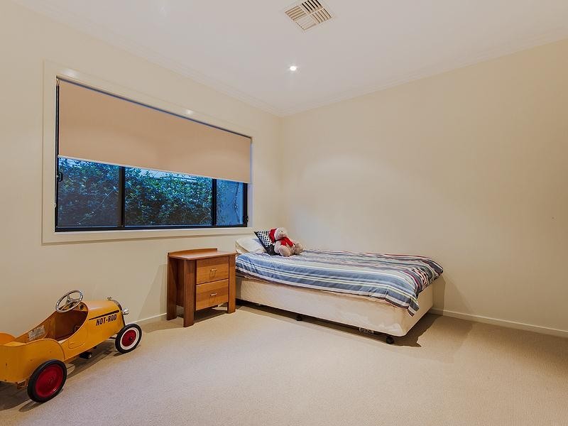 4 Corvus Way, Robina QLD 4226