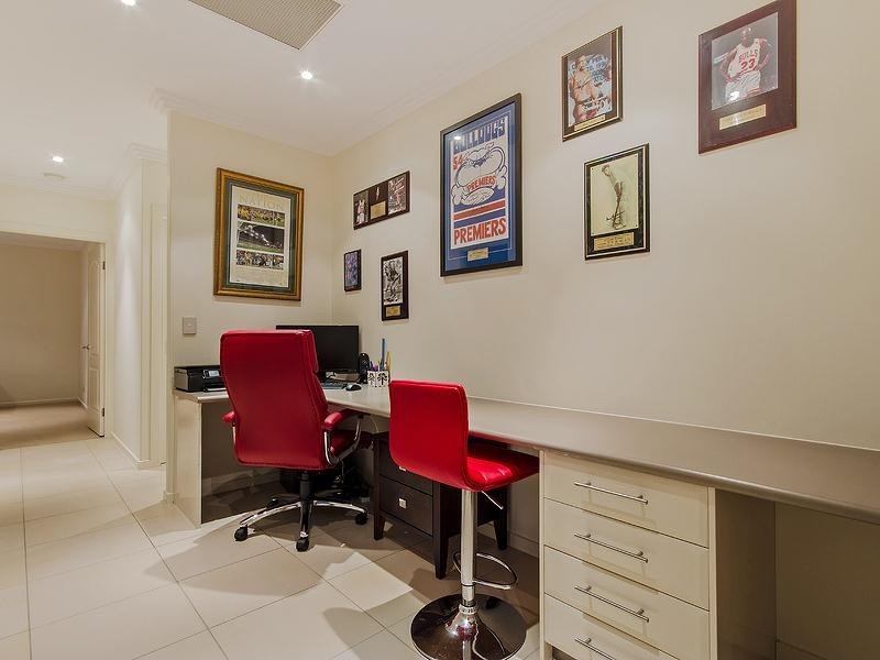 4 Corvus Way, Robina QLD 4226