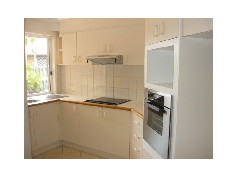 2 Resort Drive, Robina QLD 4226