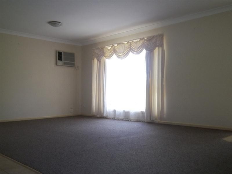 8 Queen Charlotte Court, Mudgeeraba QLD 4213