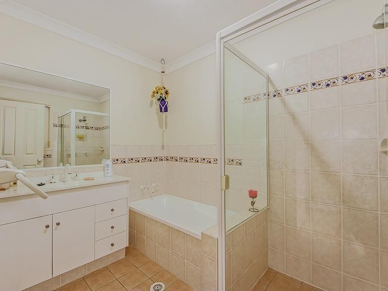 2/27 Mountain Ash Circuit, Robina QLD 4226