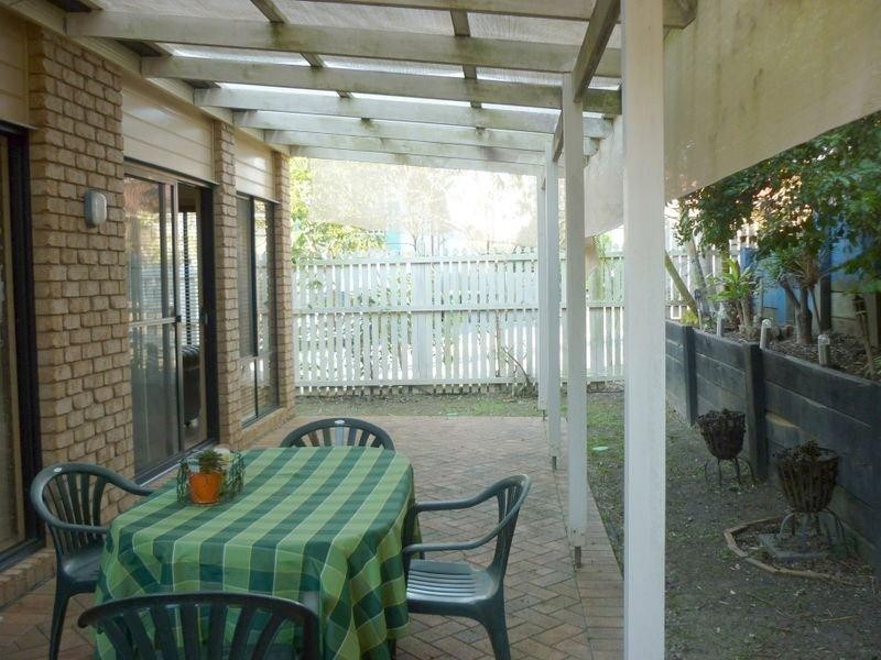 8 Ranier Crescent, Varsity Lakes QLD 4227