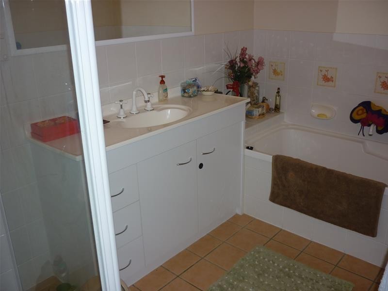 8 Ranier Crescent, Varsity Lakes QLD 4227